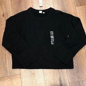 NWT women’s gap black crewneck sweater medium